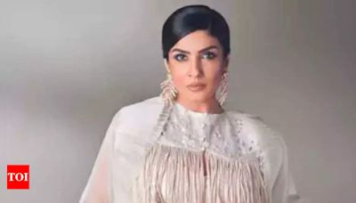 ...Raveena Tandon opened up about being torn between close friends Mona Kapoor and Sridevi because of their connection to Boney Kapoor | Hindi Movie News - Times of India