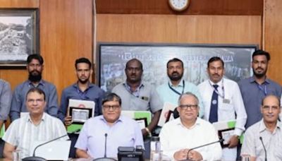 Western Railway GM Ashok Kumar Misra Felicitates 12 Employees For Exemplary Contributions To Train Safety