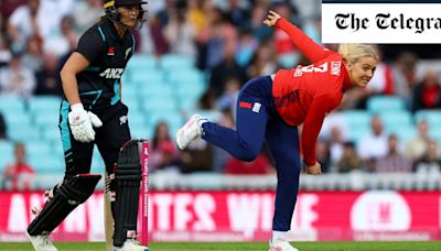 Sarah Glenn’s four-wicket haul leads England to dominant T20 win over New Zealand