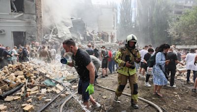 Al menos 36 muertos en masivo ataque ruso contra Ucrania, incluido un hospital infantil en Kiev