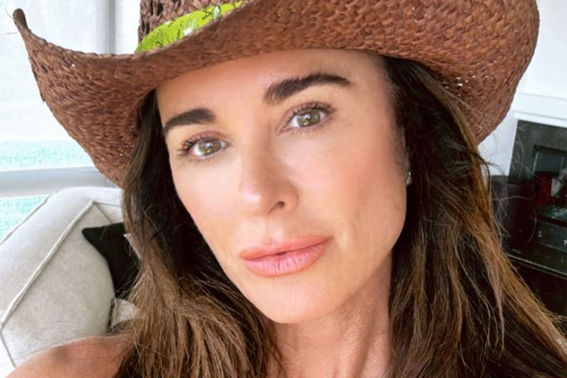 Kyle Richards Takes You Inside What a "Good Morning" Looks Like at Her House (PICS)