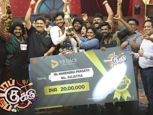 Topu Cooku Dupe Cooku grand finale: Narendra Prasath and Sujatha Sivakumar lift the trophy; win cash reward Rs 20 lakh - Times of India