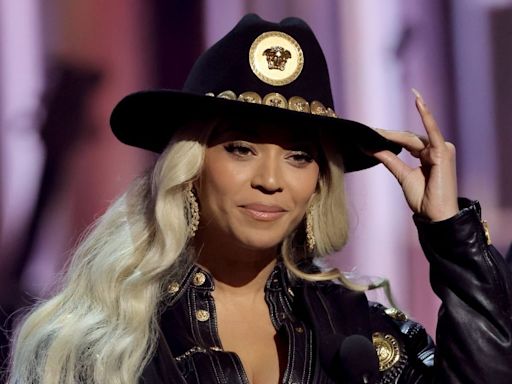 Beyoncé’s Country Doc Reveals Racial Slurs Were Overheard During Her 2016 CMAs Performance