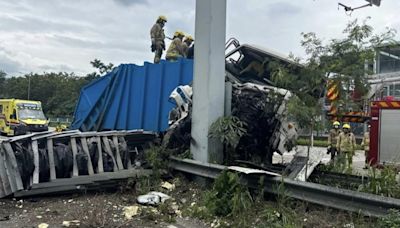 落馬洲垃圾車失控猛撼「龍門架」 66歲司機重傷昏迷被困終不治（更新） | am730