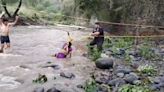 Rescatan a pareja que queda atrapada en creciente de río en Hidalgo