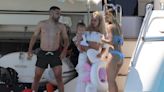 Jordi Alba y Romarey Ventura continúan su luna de miel navegando entre amigos por Formentera