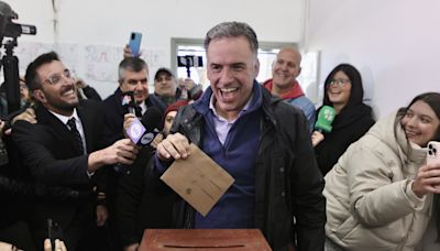 El Frente Amplio presenta su fórmula presidencial en Uruguay: Yamandú Orsi-Carolina Cosse