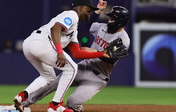 Red Sox score four in 9th to beat Marlins