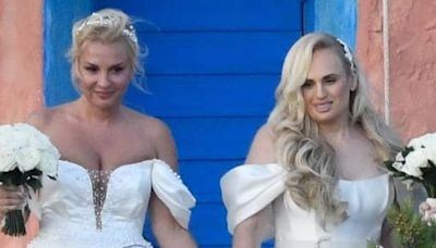 Así fue el casamiento de Rebel Wilson y Ramona Agruma: vestidos casi idénticos y una boda de princesas en Italia