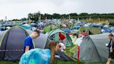 Fãs de música se preparam para Glastonbury à espera de Elton John