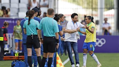 Com expulsão de Marta, Brasil perde para Espanha e depende de milagre para se classificar