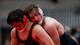 Owen Foster, Gavin Drenten win districts, lead 11 local wrestlers to regionals