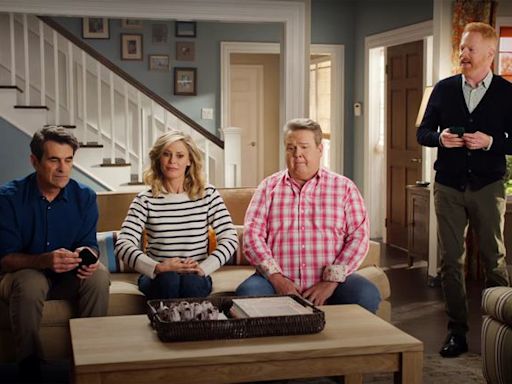 “Modern Family” cast reunion leads to family drama over group chats in new ad: 'Shame!'