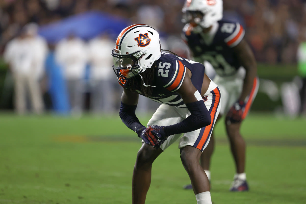 Auburn Defender’s Bone-Rattling Tackle Against Arkansas is Going Viral