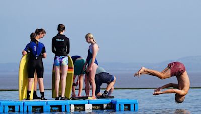 In Pictures: UK tries to keep cool as heat warning issued on year’s hottest day