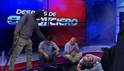 Huye de Ecuador periodista que vivió secuestro al canal TC Televisión; teme por su seguridad