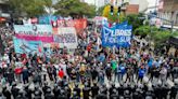 Protestos na Argentina pedem envio de alimentos para restaurantes populares, que alegam corte de abastecimento por Milei