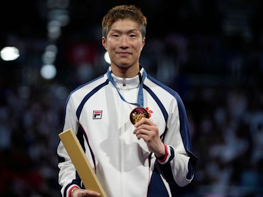 HK's Cheung defends Olympic gold to make history