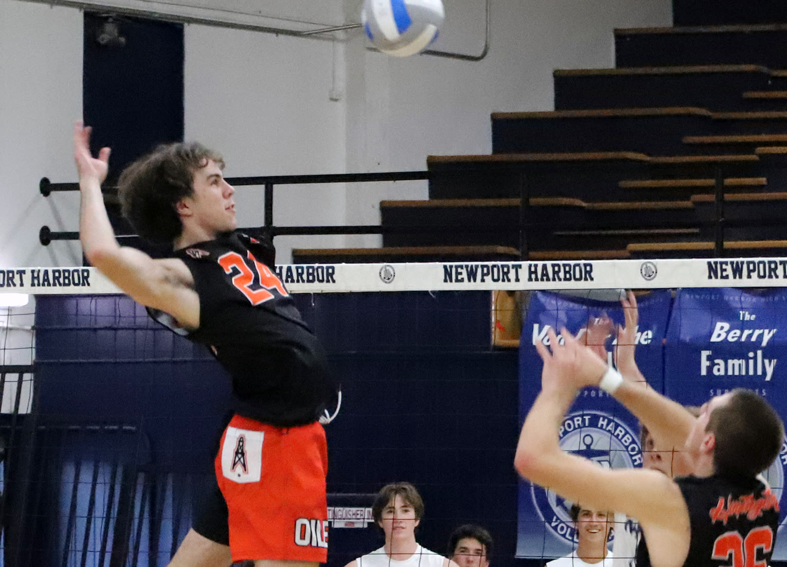 Huntington Beach boys’ volleyball keeps CIF finals hopes alive with win at Newport Harbor