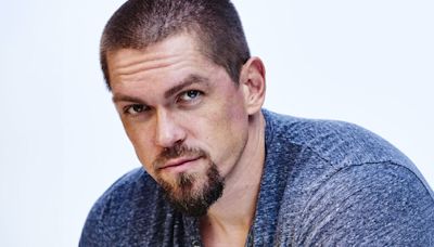 ‘True Lies’ Alum Steve Howey Signs With IAG