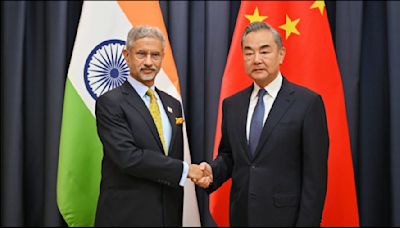 Jaishankar meets Chinese FM Wang Yi in Kazakhstan, discusses early resolution of border dispute | WATCH