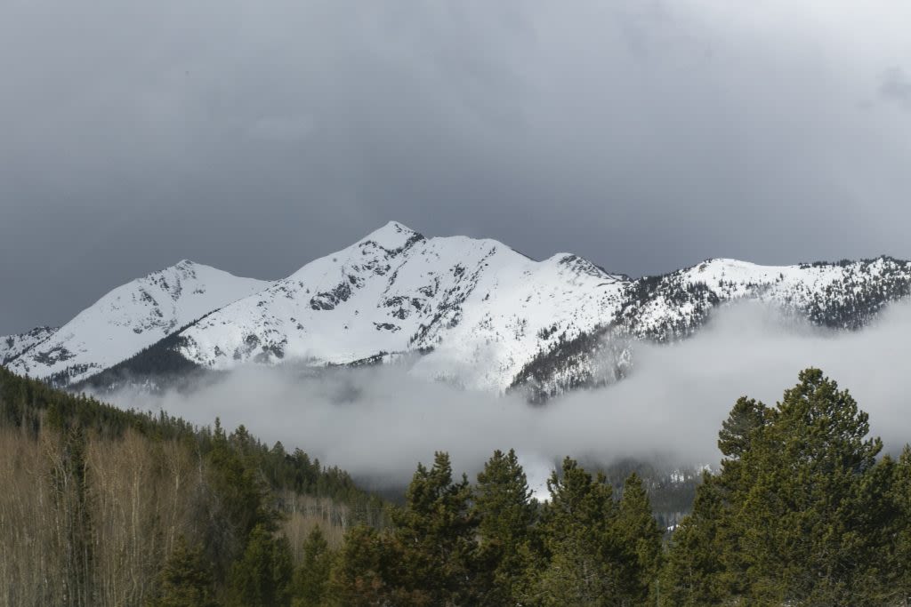 Hazardous weather outlook says few inches of snow possible for Summit County, Colorado mountains this weekend