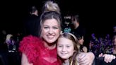Kelly Clarkson and Daughter River Rose Win for Cutest Date Night at 2022 People's Choice Awards