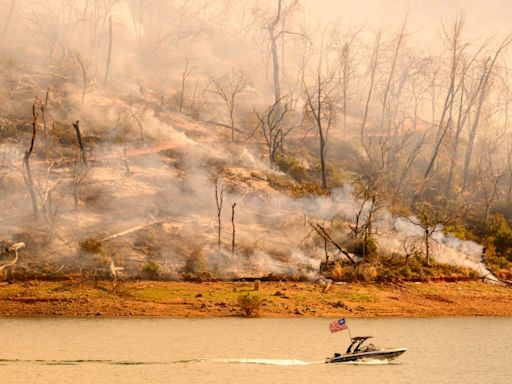 Thousands told to flee raging California wildfire