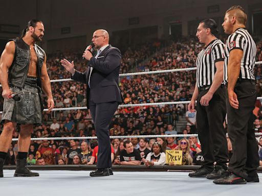 Seth Rollins Attacks Drew McIntyre After WWE Raw GM Adam Pearce Upholds His Suspension - Wrestling Inc.