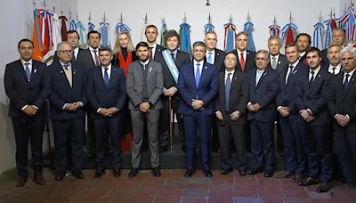 Con Milei a la cabeza, se firmó el Pacto de Mayo con 18 gobernadores en Tucumán | Política