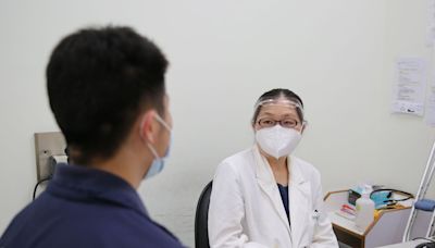 「食人菌」口沫及接觸傳染！嚴重3成死亡率 醫：戴口罩常洗手