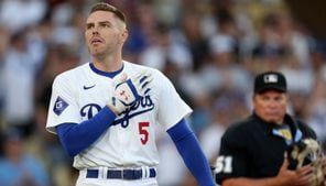 Freddie Freeman moved to tears by support for son, standing ovation in Dodgers return