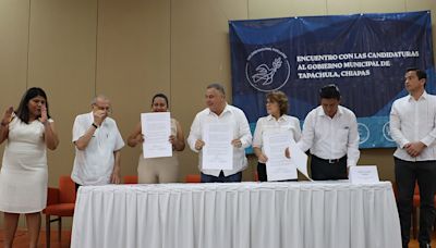 Candidatos de la frontera de México firman acuerdo con la Iglesia ante migración y crimen