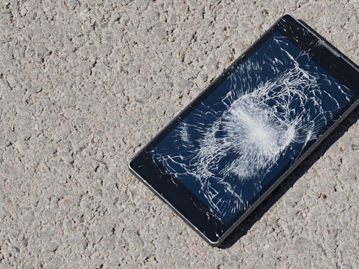 How to fix a cracked phone screen: 5 options