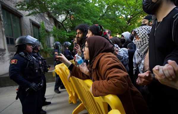 U. of C. police clear protest encampment early Tuesday, days after president announces intention to intervene