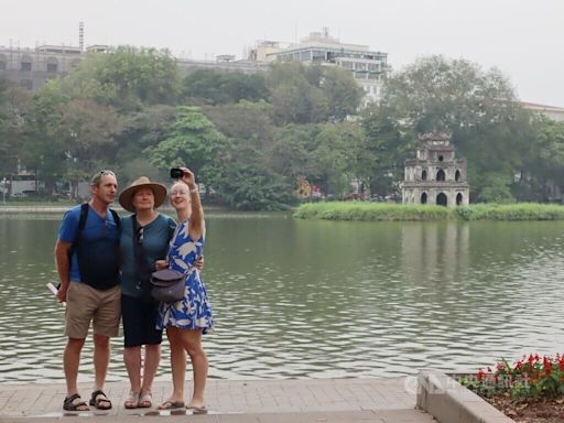 越南國際旅遊復甦 河內攤商賣天價鳳梨自毀形象