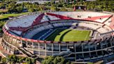 Una hincha de River cayó por la tribuna del Monumental y está grave