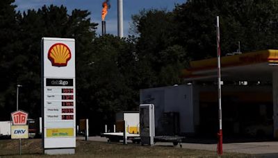 Shell smashes forecasts with $7.7 billion quarterly profit