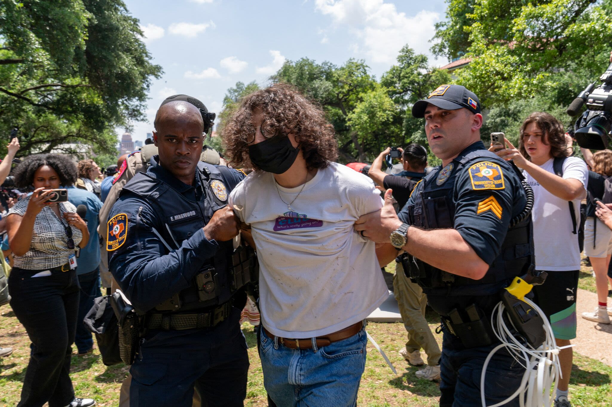 Texas leaders respond to UT protests after over 100 arrests