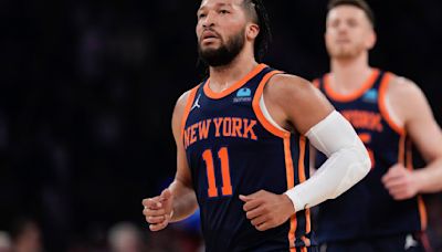 Jalen Brunson returns for second half of Game 2 vs. Pacers after injuring right foot in first half