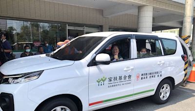 北台南家扶佳里服務處扶幼專車換新車 家扶爺爺戴榮吉出手相助