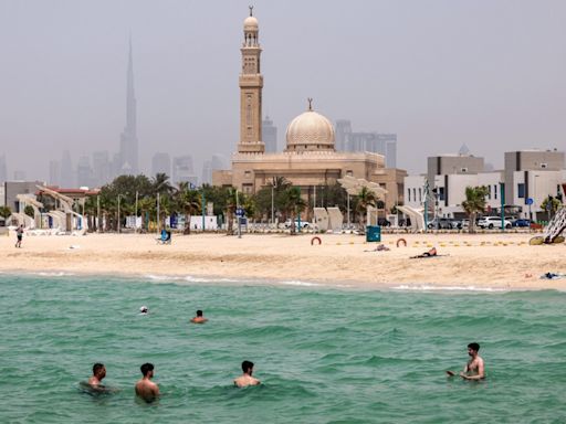 UAE cuts Friday sermons at mosques over sizzling heat - RTHK