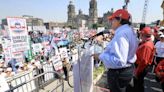 La Jornada: Revertimos las políticas antiobreras, indica AMLO