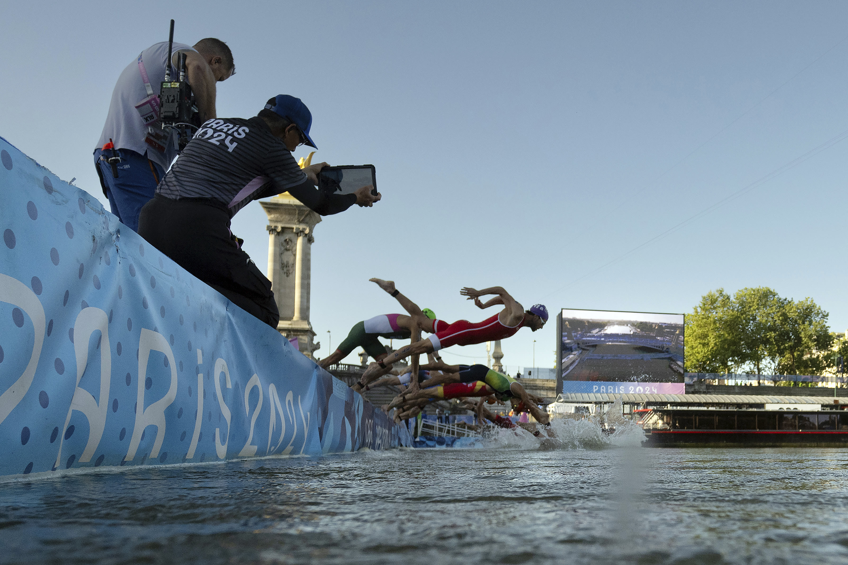 Open water swimmers cleared to train in Seine River ahead of 10-kilometer marathon event