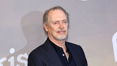 El actor Steve Buscemi recibe un puñetazo en la cara mientras paseaba por Nueva York