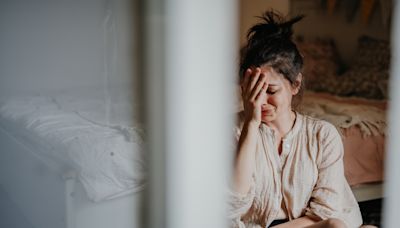 Amour et arnaque - Agnès, escroquée par son compagnon pendant des années : "Il me demandait du cash tous les jours. Je le laissais se servir dans mon sac"