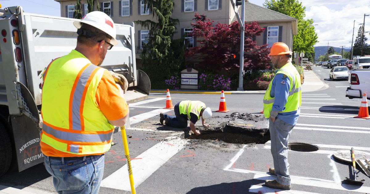 Wenatchee sinkhole at Fifth Street and Miller Street blocks traffic