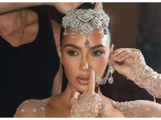 Designer Tarun Tahiliani applauds Kim Kardashian for empowering Indian women to celebrate their 'curves' | - Times of India