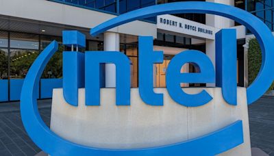 Intel Lowers Sales Outlook After China Chip Licenses Revoked