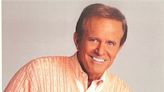 For the win: Chatting up game show idol Bob Eubanks at Rhode Island Comic Con